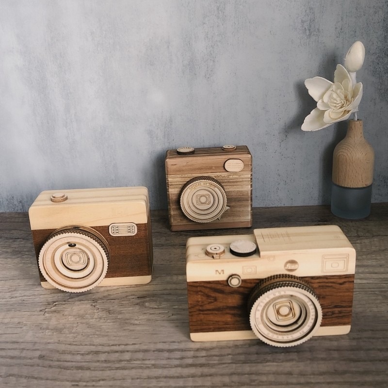 Collectible Vintage Cameras - Caja Musical de Madera Vintage con