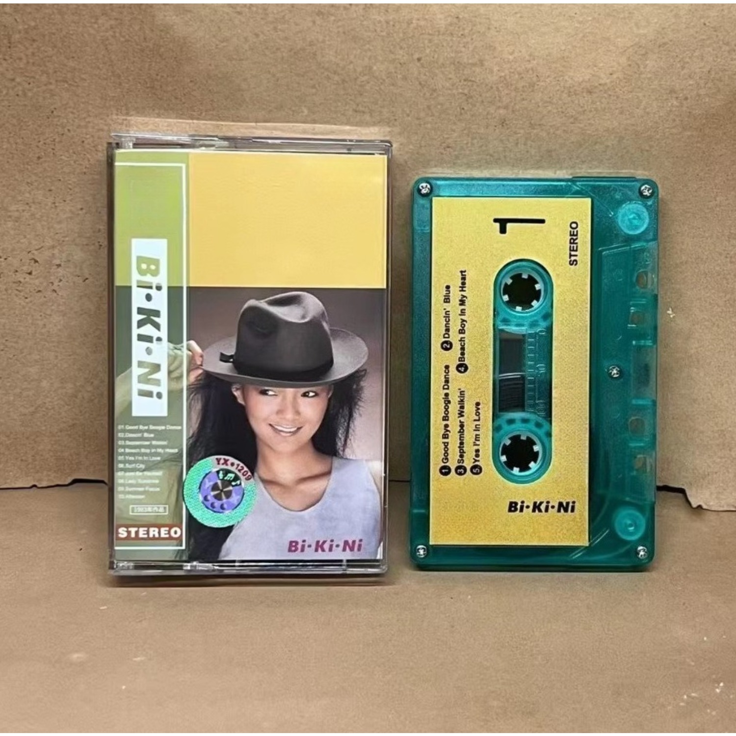 Casete de música retro japonés - Vintage Collectibles & More Llc Photos reseña y precio