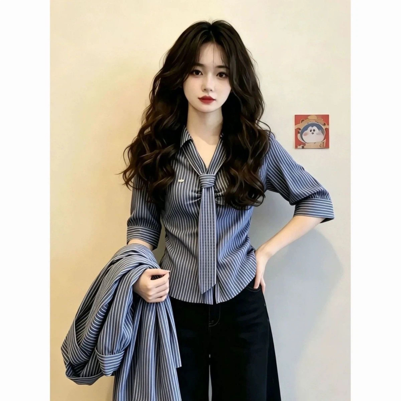 Blusa Elegante de Manga Corta  - Vintage Collectible Buttons reseña y precio