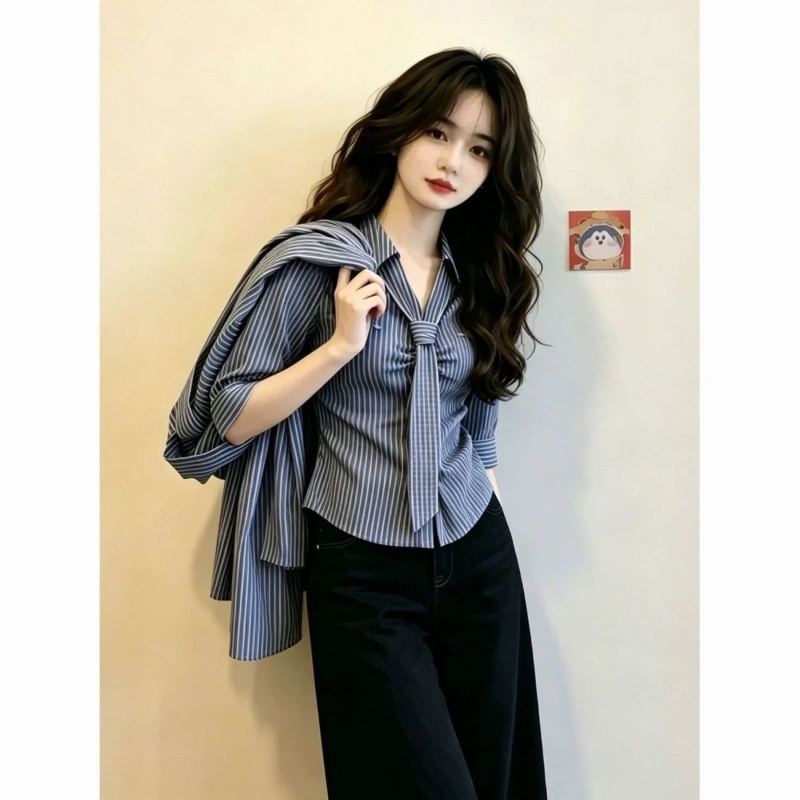 Blusa Elegante de Manga Corta  - Vintage Collectible Buttons reseña y precio