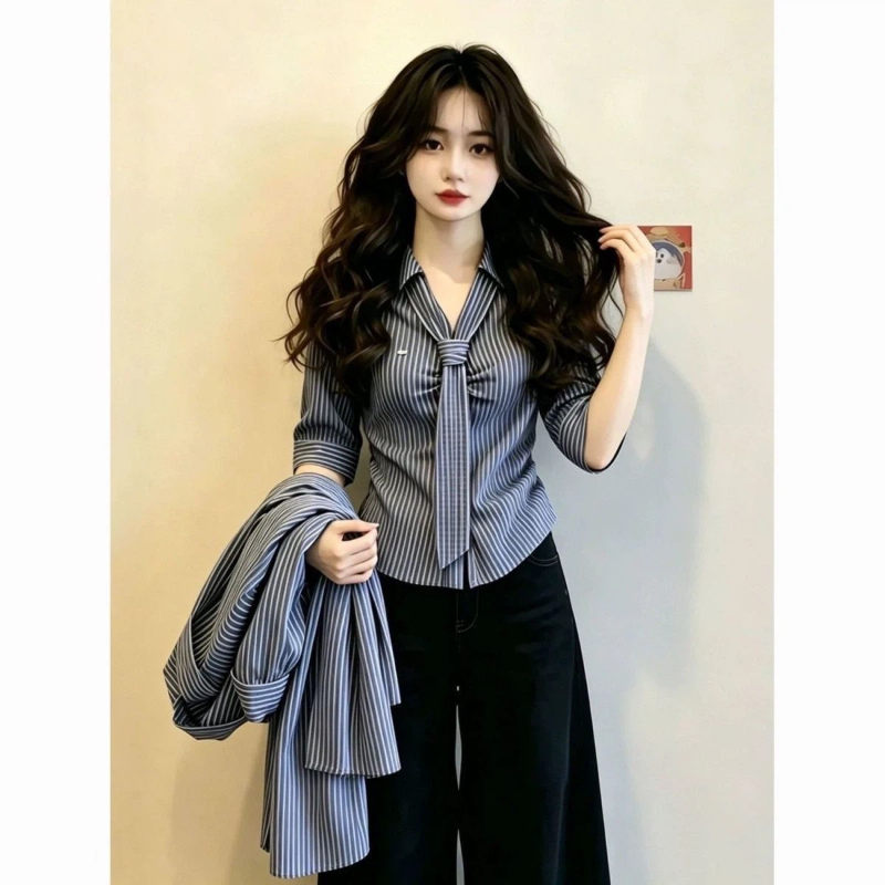 Blusa Elegante de Manga Corta  - Vintage Collectible Buttons reseña y precio
