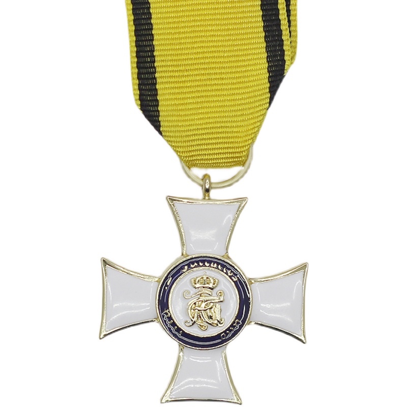 Réplica de medalla cruzada clá - Collectible Vintage Brooches reseña y precio