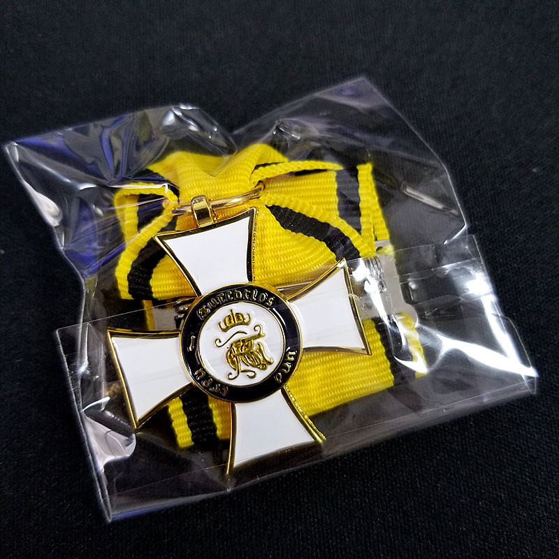 Réplica de medalla cruzada clá - Collectible Vintage Brooches reseña y precio
